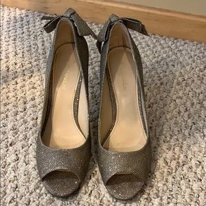 Dazzling, peep toe heels!